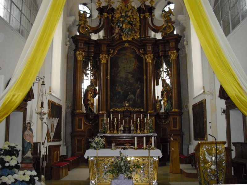 Datei:KircheWaidhofen04-Altarraum.jpg