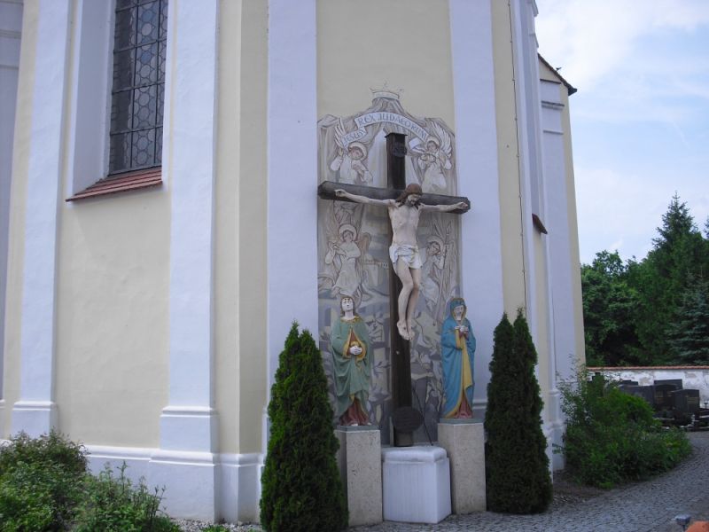 Datei:KircheWaidhofen03-Kreuz-aussen.jpg