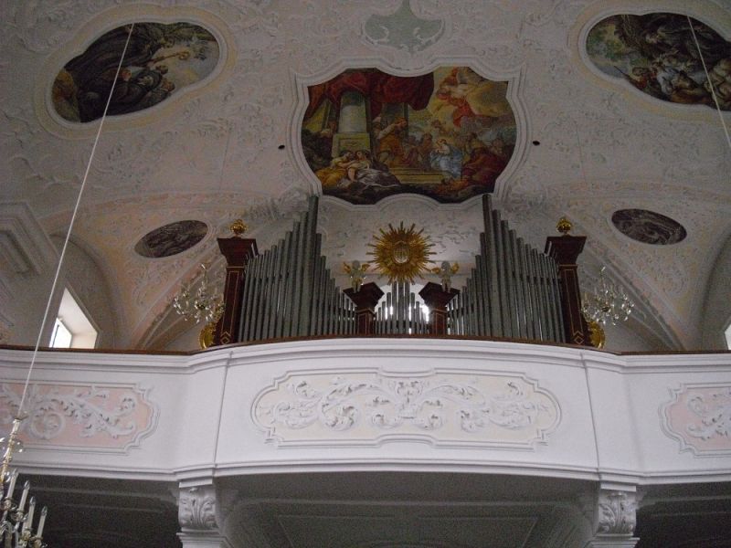 Datei:KircheWaidhofen05-Decke-und-Orgel.jpg
